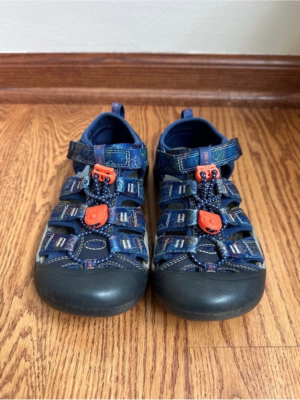 KEEN Newport Sandals Boys Size 2 Smokey the Bear